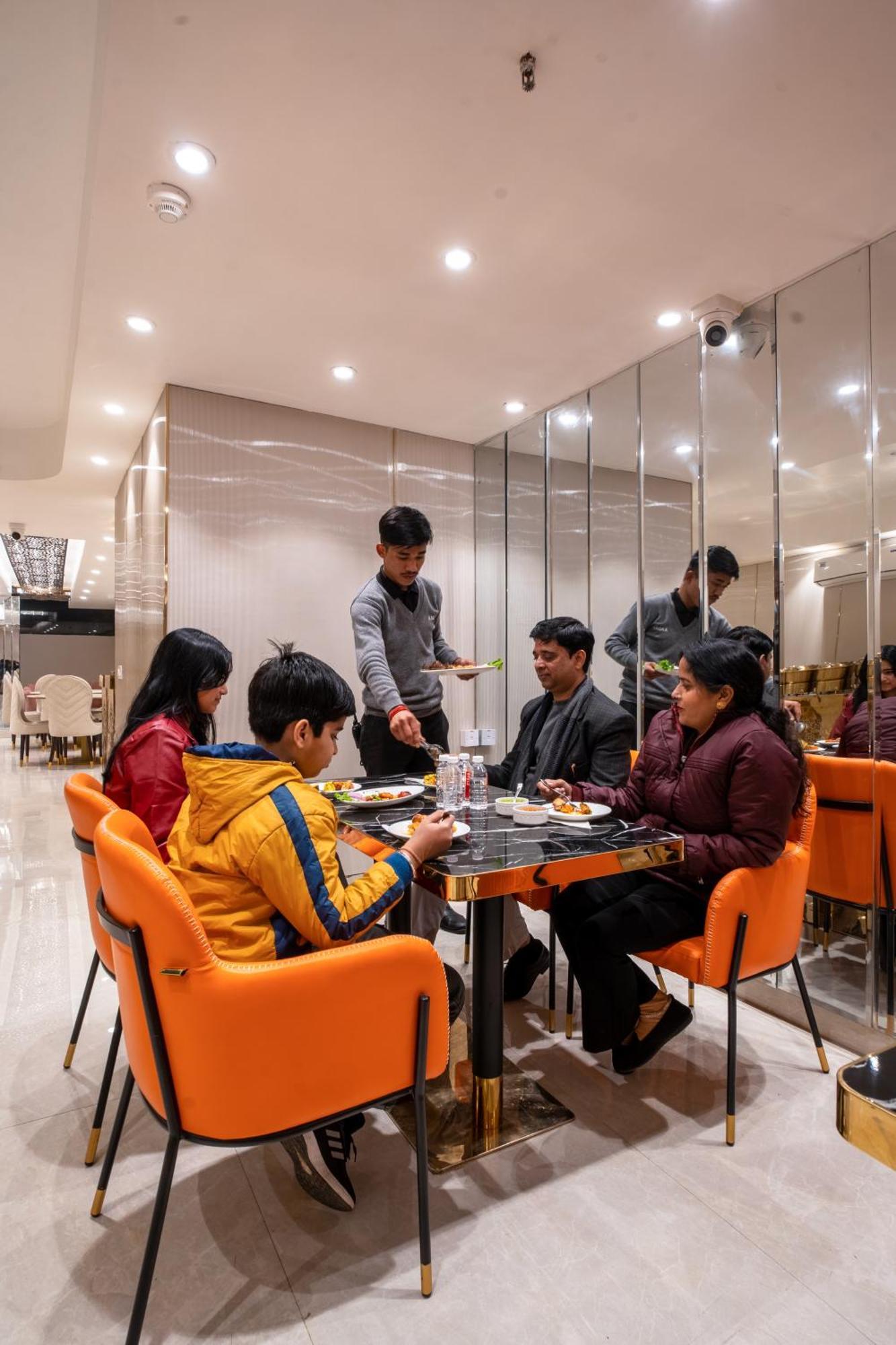 Hotel Ginger Palace Delhi Airport New Delhi Exteriör bild