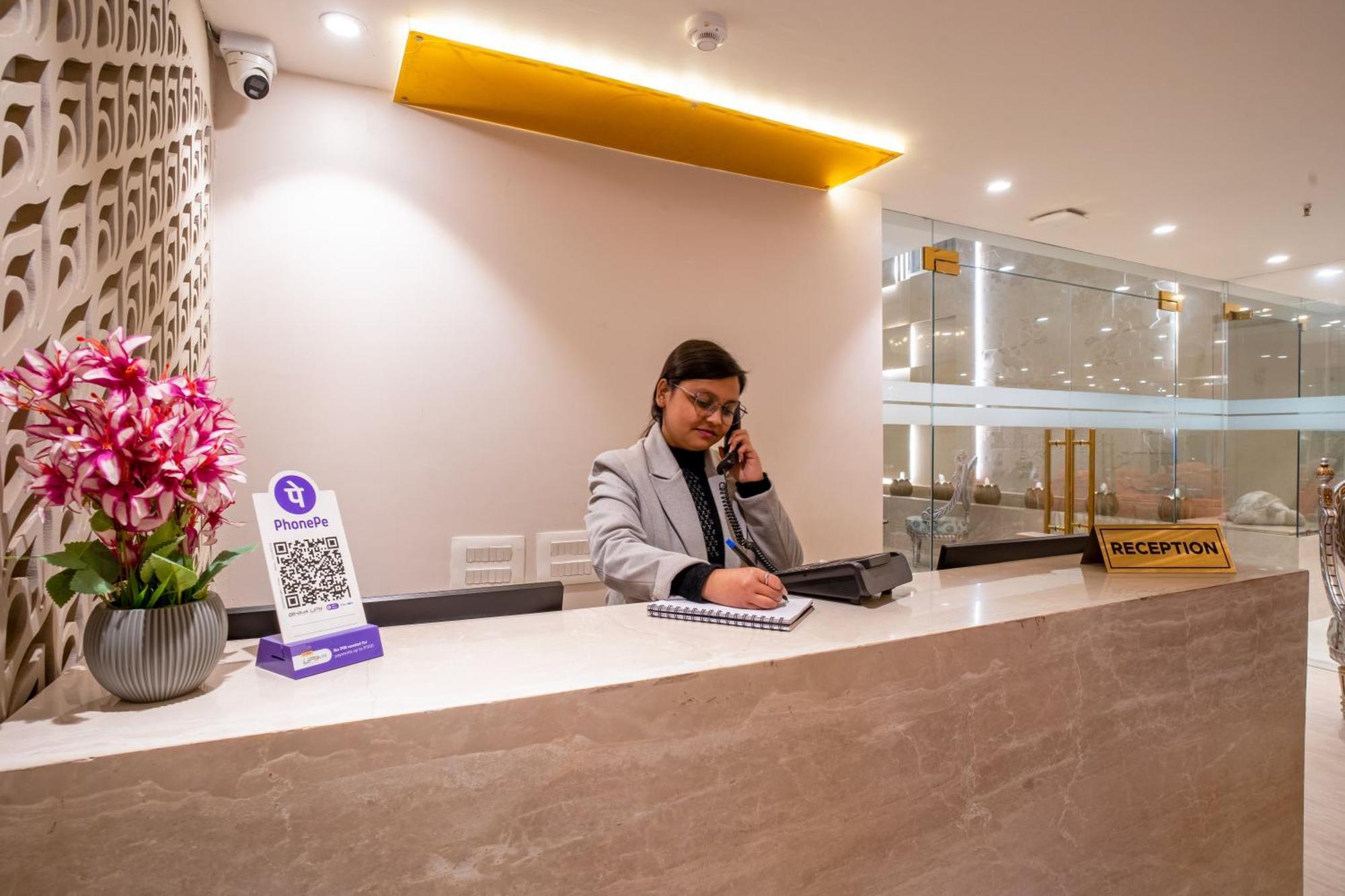 Hotel Ginger Palace Delhi Airport New Delhi Exteriör bild